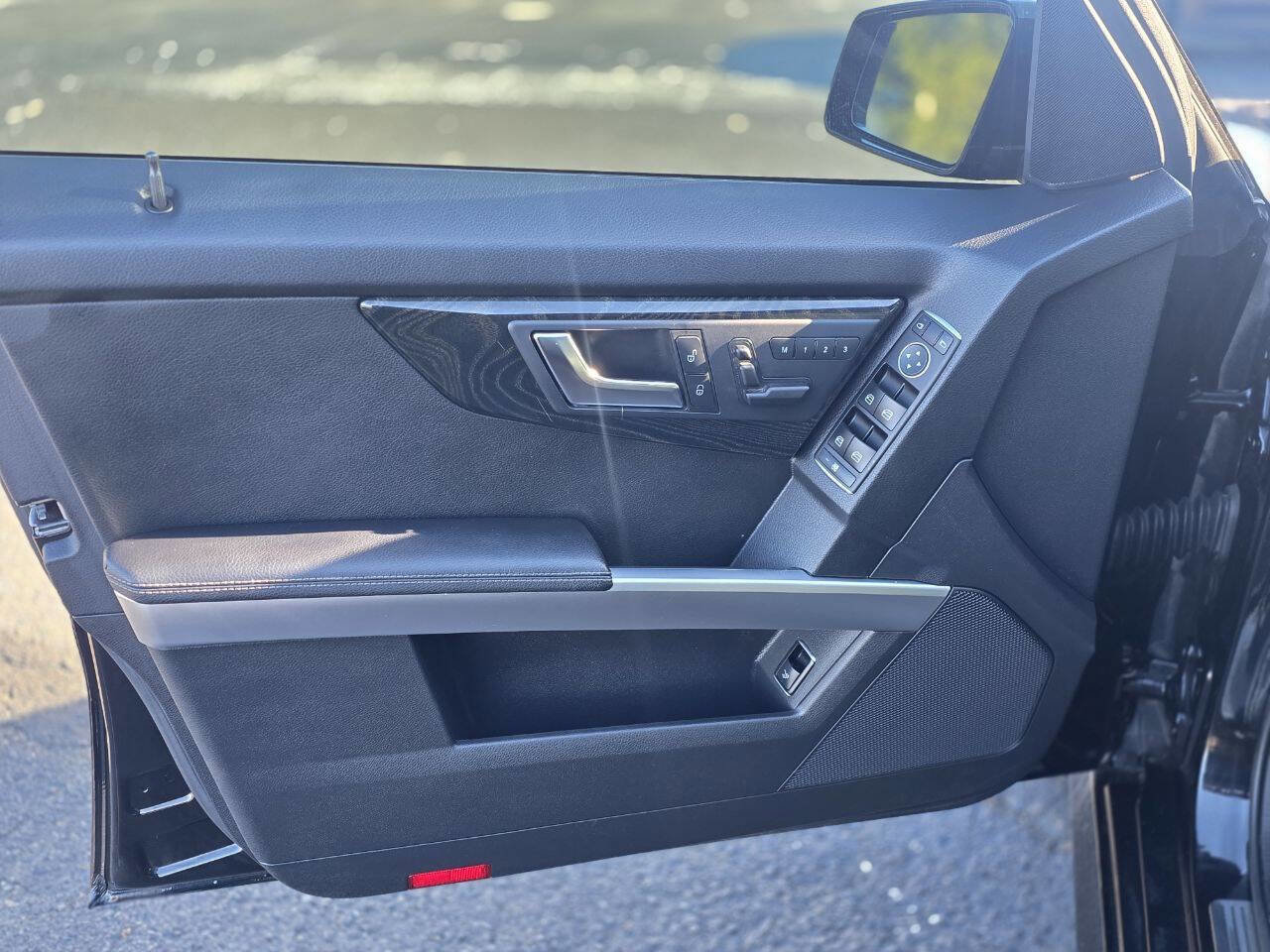 Used 2015 Mercedes-Benz GLK 350 GLK 350 4MATIC AWD 4dr SUV image 14