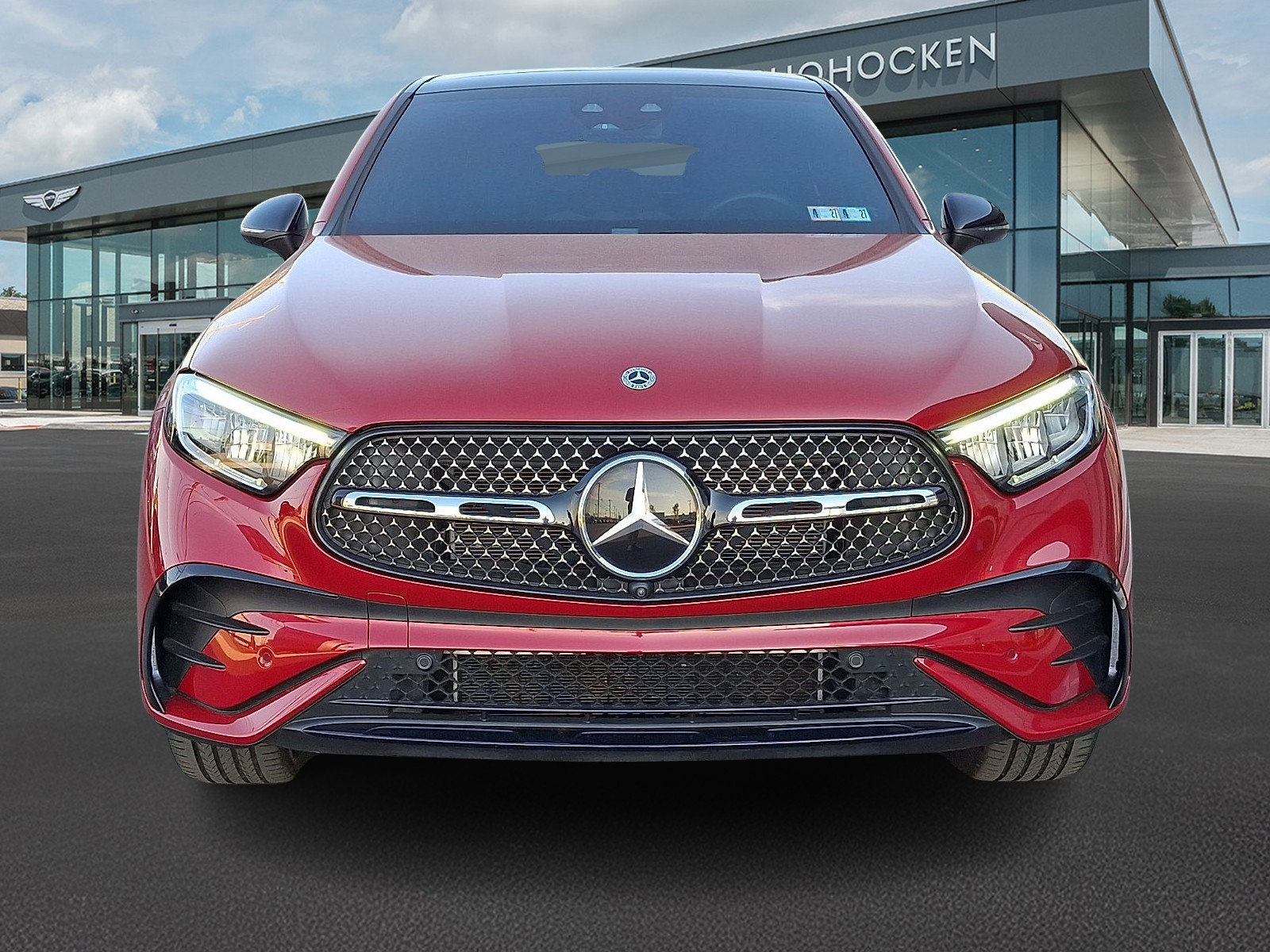 Used 2024 Mercedes-Benz GLC 300 4MATIC image 3