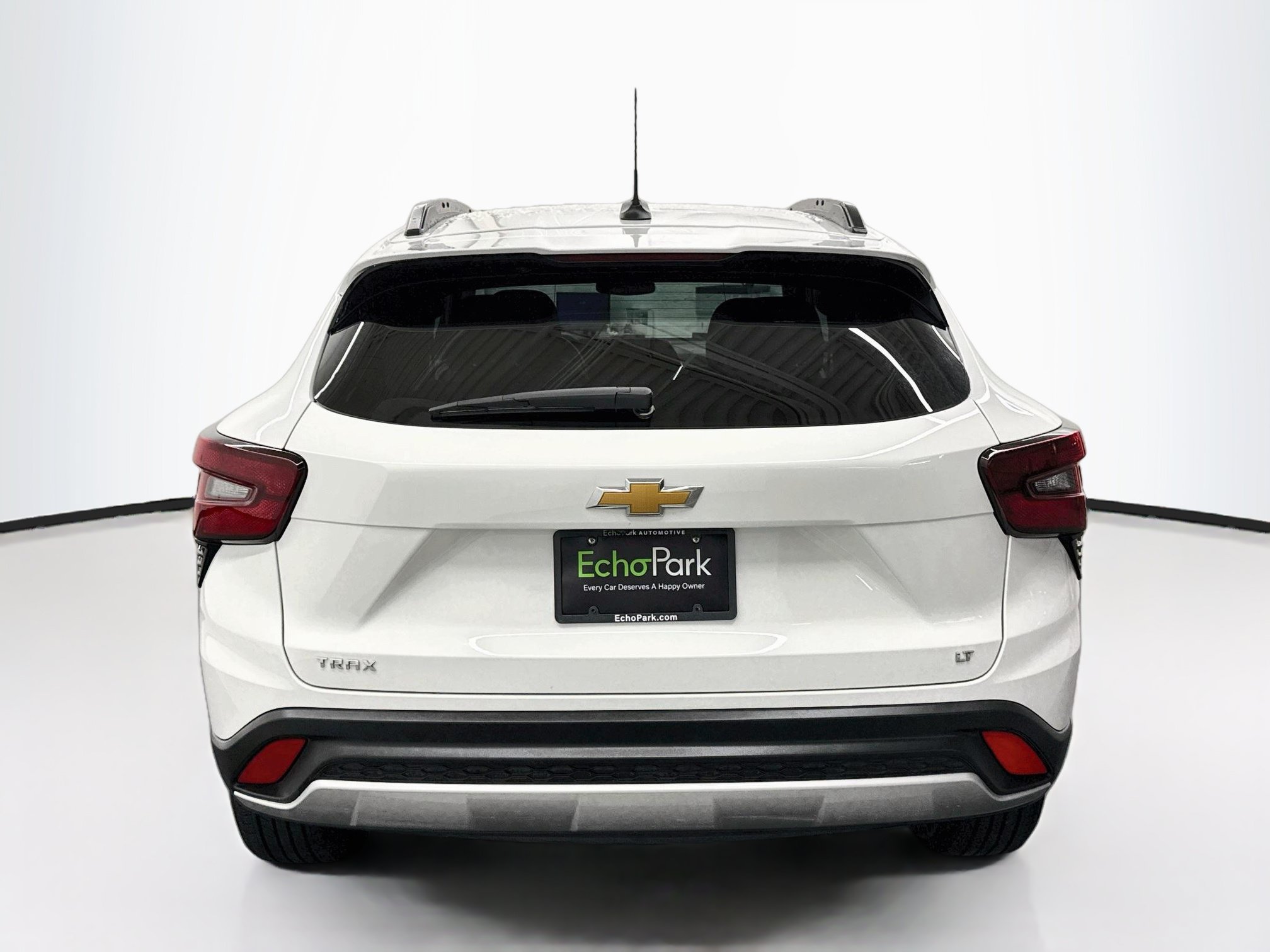 Used 2025 Chevrolet Trax LT FWD image 7