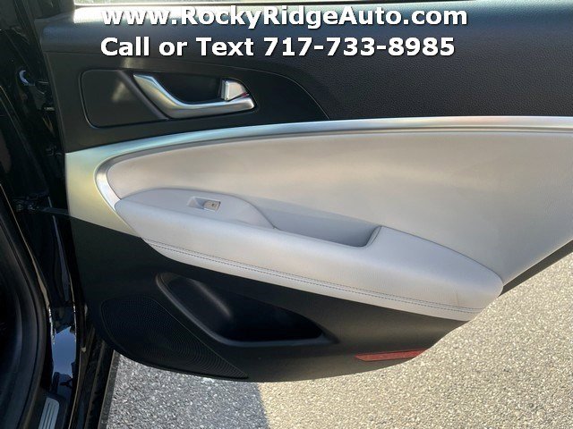 Used 2023 Genesis G70 2.0T image 23