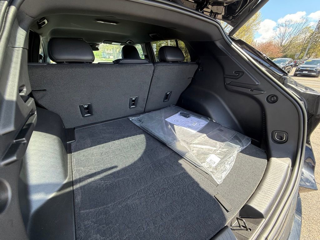 Used 2025 Chevrolet Equinox EV LT w/ Convenience Package AWD/4WD image 25