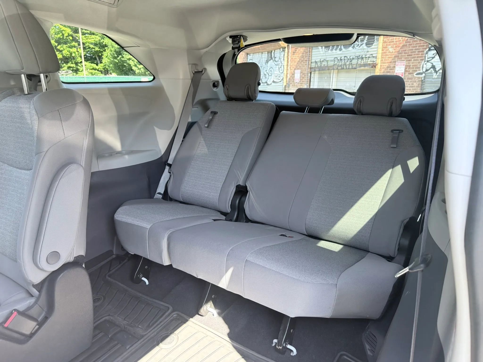 Used 2024 Toyota Sienna LE w/ LE Plus Package AWD/4WD image 19