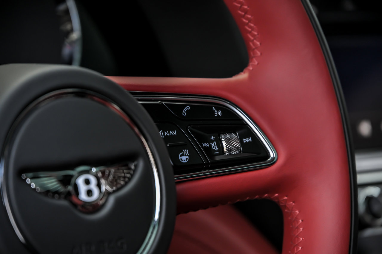 Used 2022 Bentley Bentayga AWD/4WD image 37
