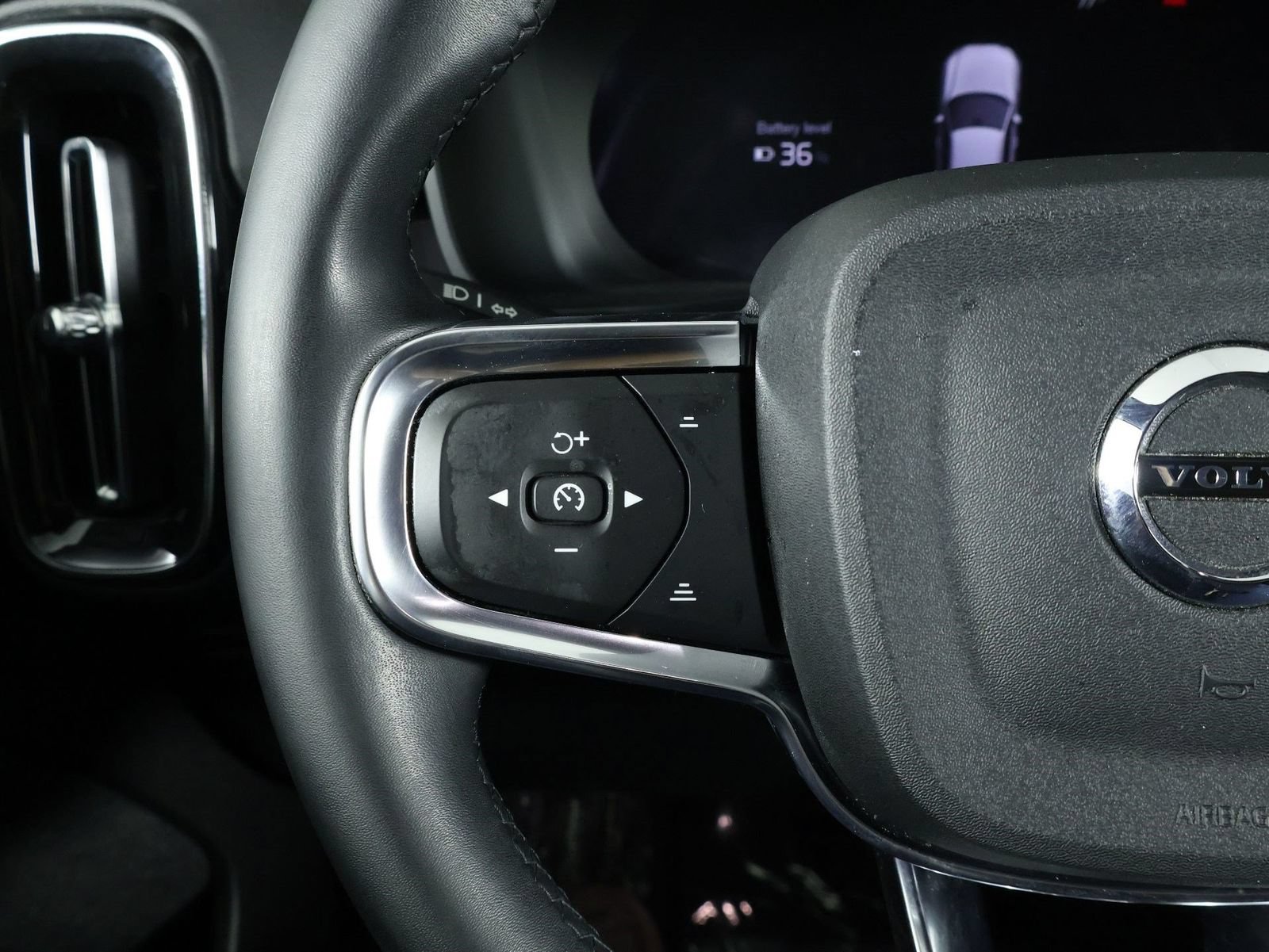 Used 2023 Volvo XC40 Recharge Core AWD/4WD image 10