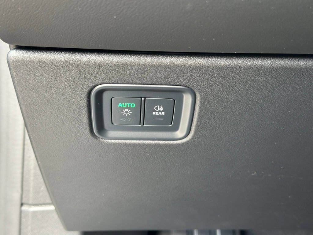 Used 2026 Porsche Macan Electric RWD image 36