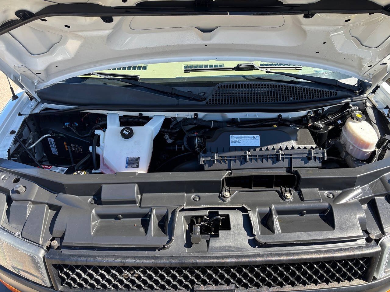 Used 2019 Chevrolet Express 2500 w/ Driver Convenience Package RWD image 15
