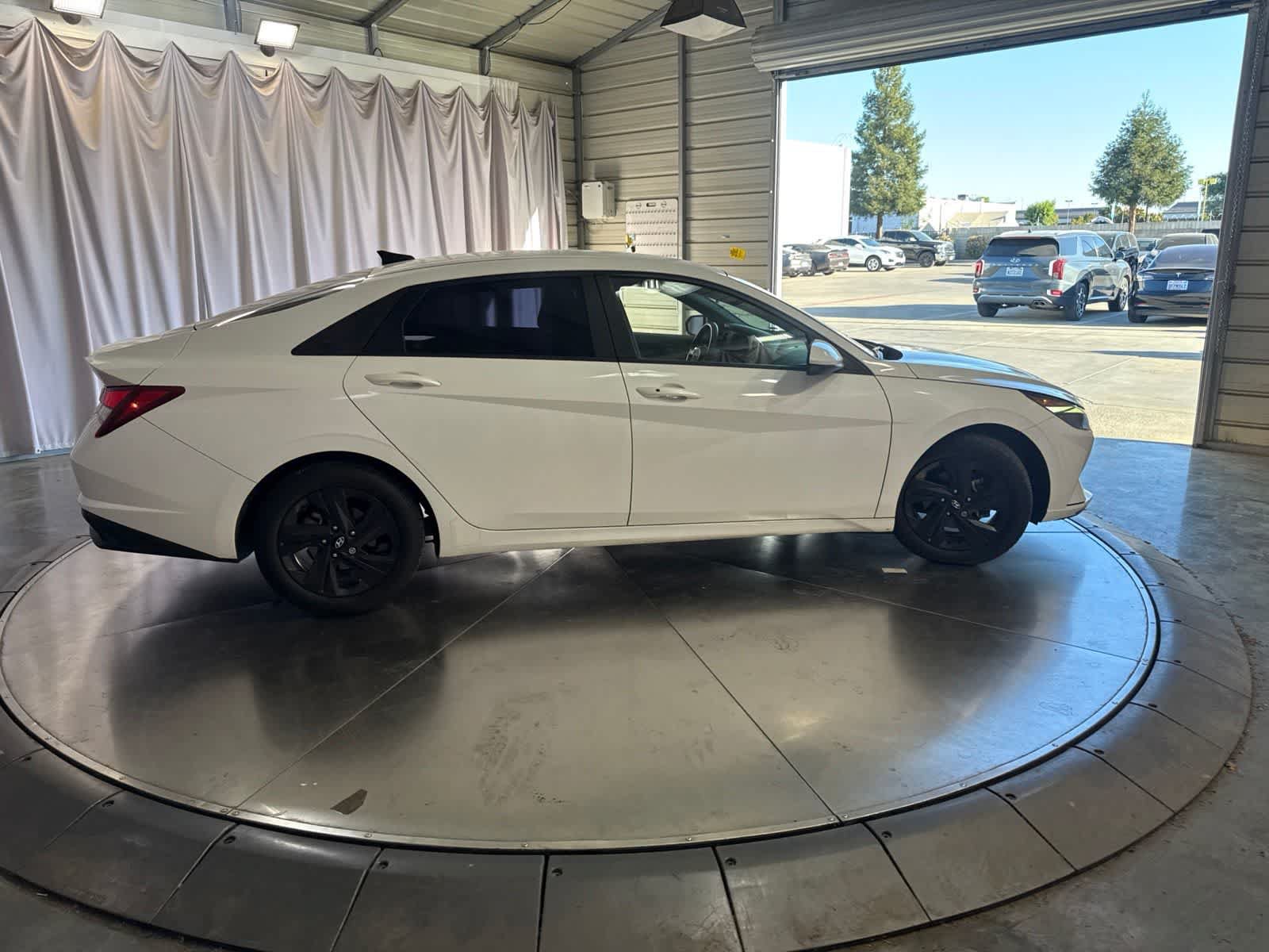 Used 2021 Hyundai Elantra SEL FWD image 4
