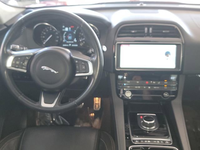 Used 2019 Jaguar F-PACE Prestige image 13