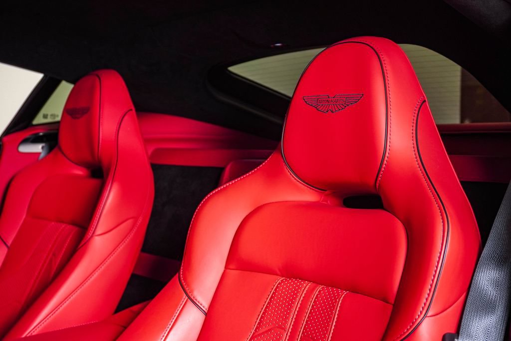 Used 2025 Aston Martin V8 Vantage Coupe RWD image 21