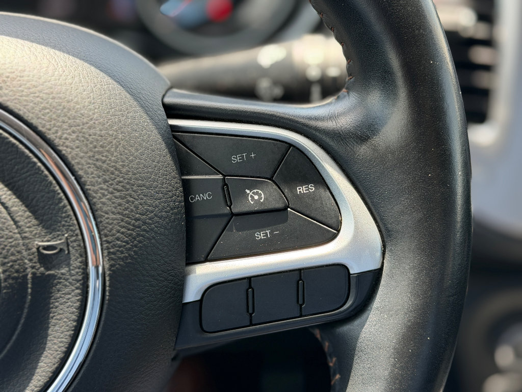 Used 2018 Jeep Compass Latitude w/ Popular Equipment Group FWD image 10
