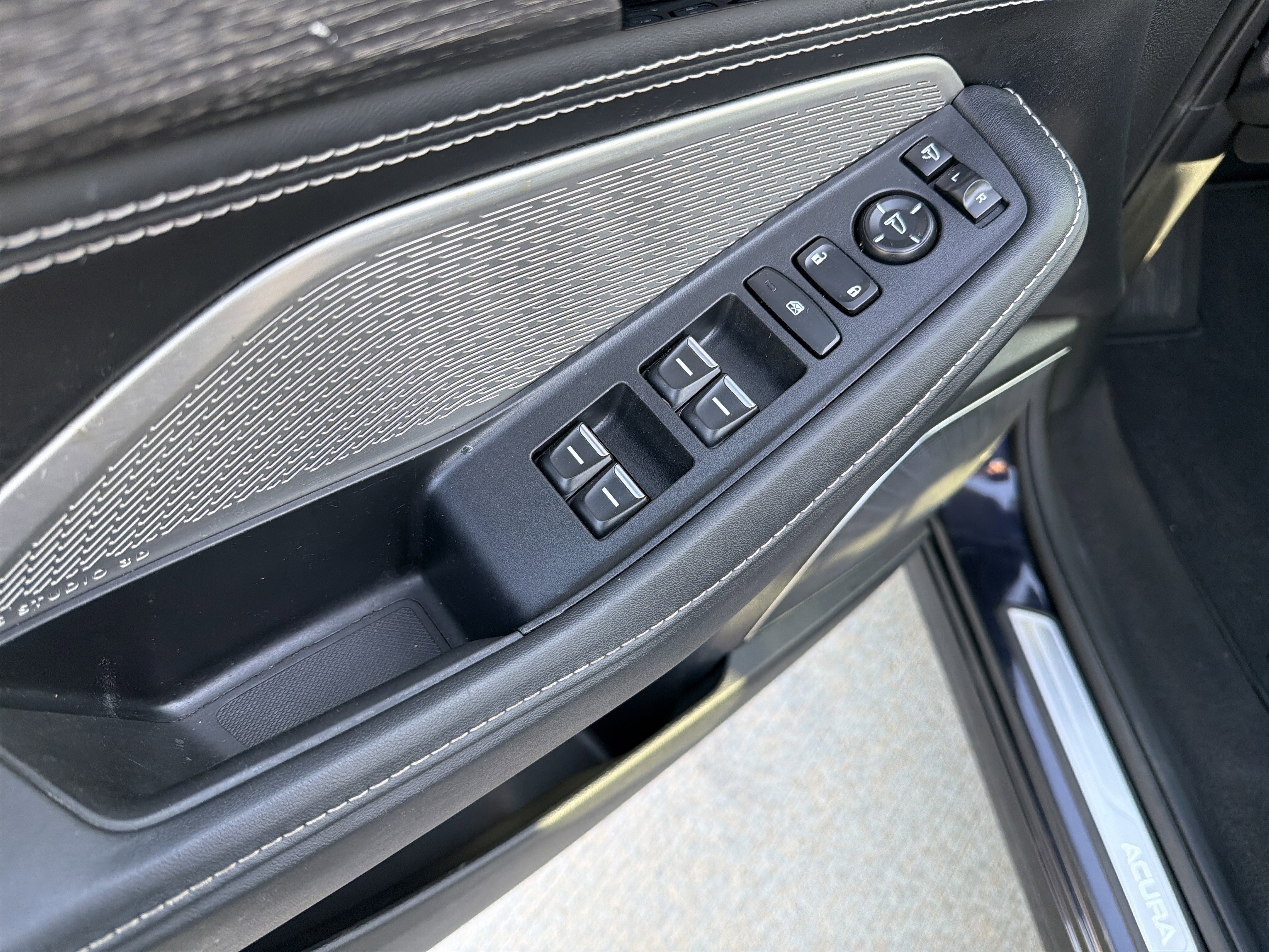 Certified 2023 Acura MDX SH-AWD w/ Advance Package image 16