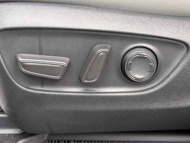 Used 2025 Toyota Sienna XLE FWD image 21