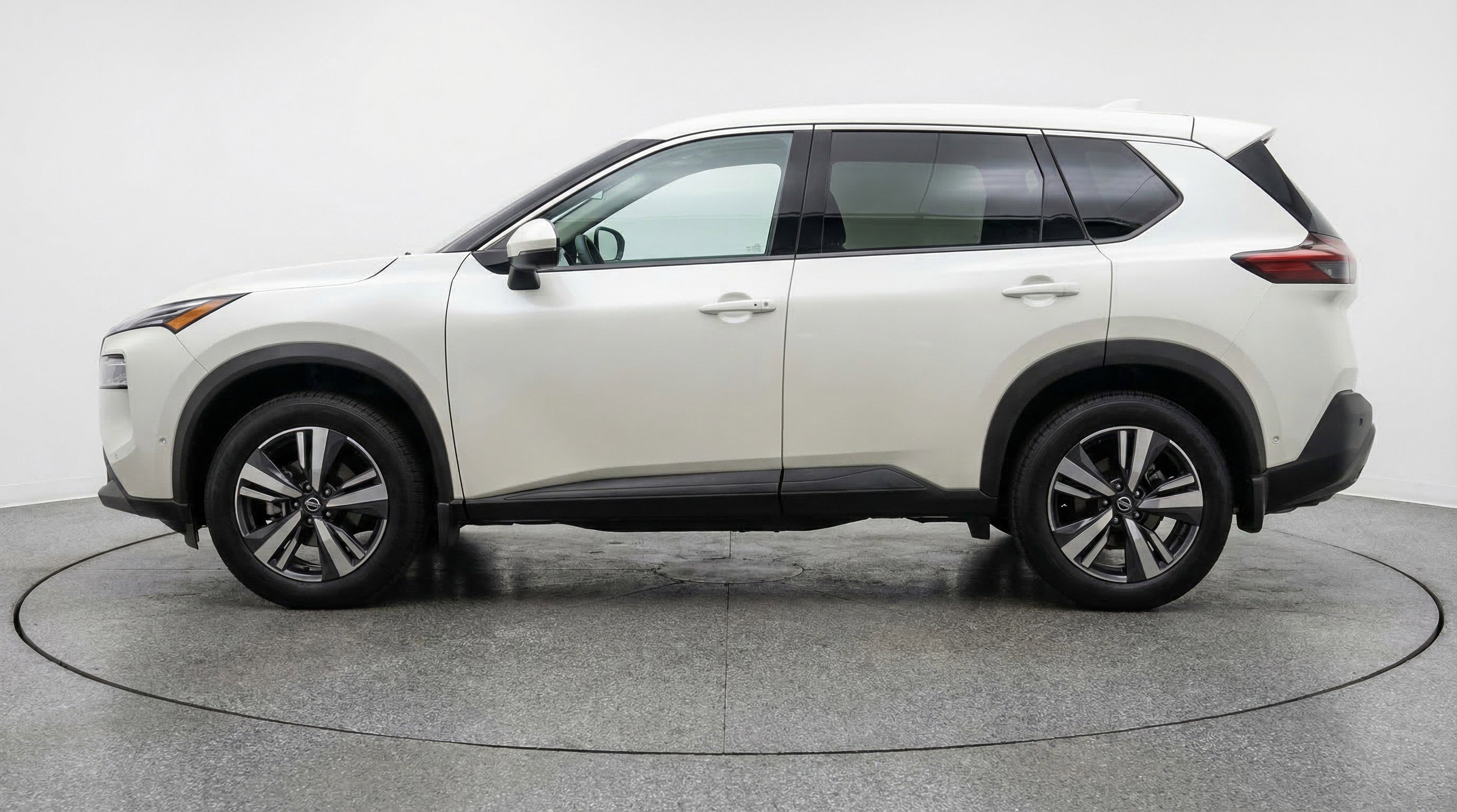Used 2023 Nissan Rogue SL w/ SL Premium Package image 5