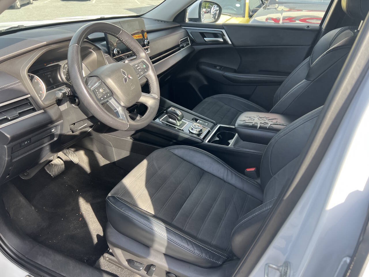 Used 2023 Mitsubishi Outlander SE AWD/4WD image 7