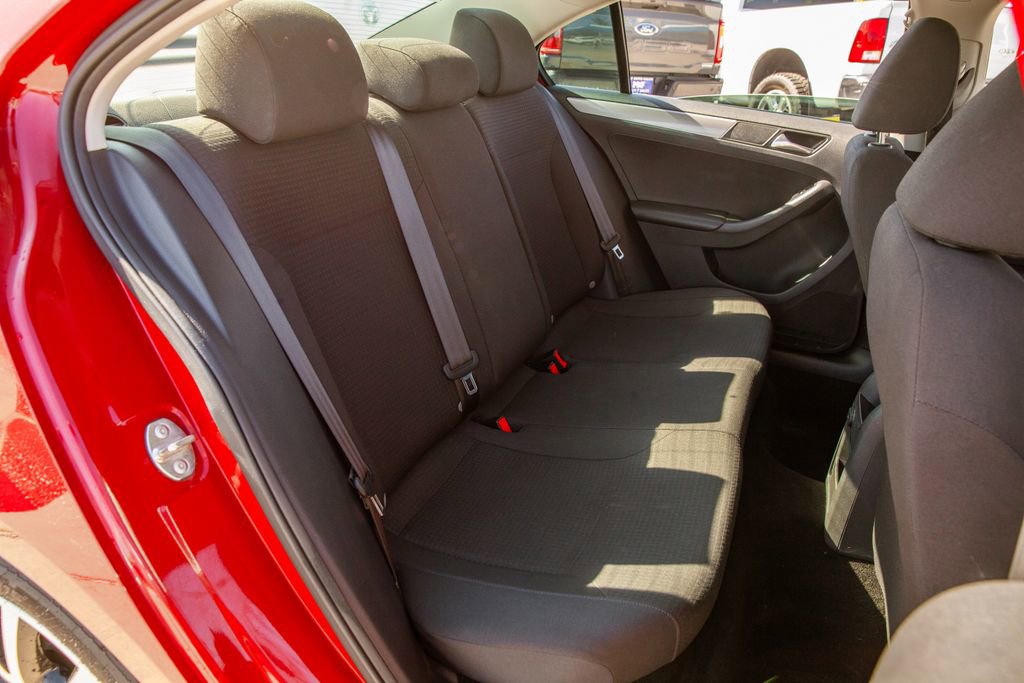 Used 2016 Volkswagen Jetta SE image 12
