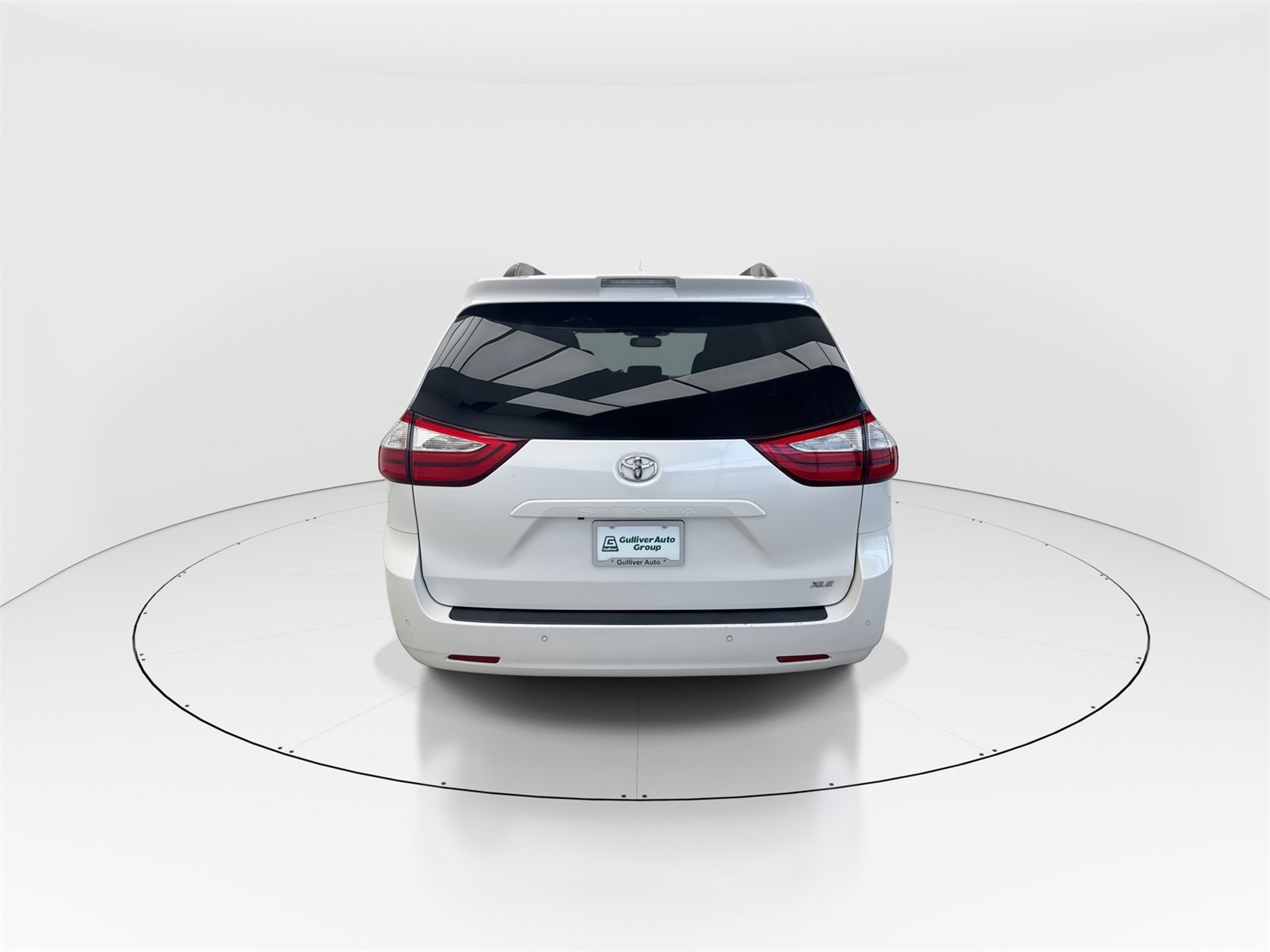 Used 2018 Toyota Sienna XLE w/ XLE Navigation Package image 7