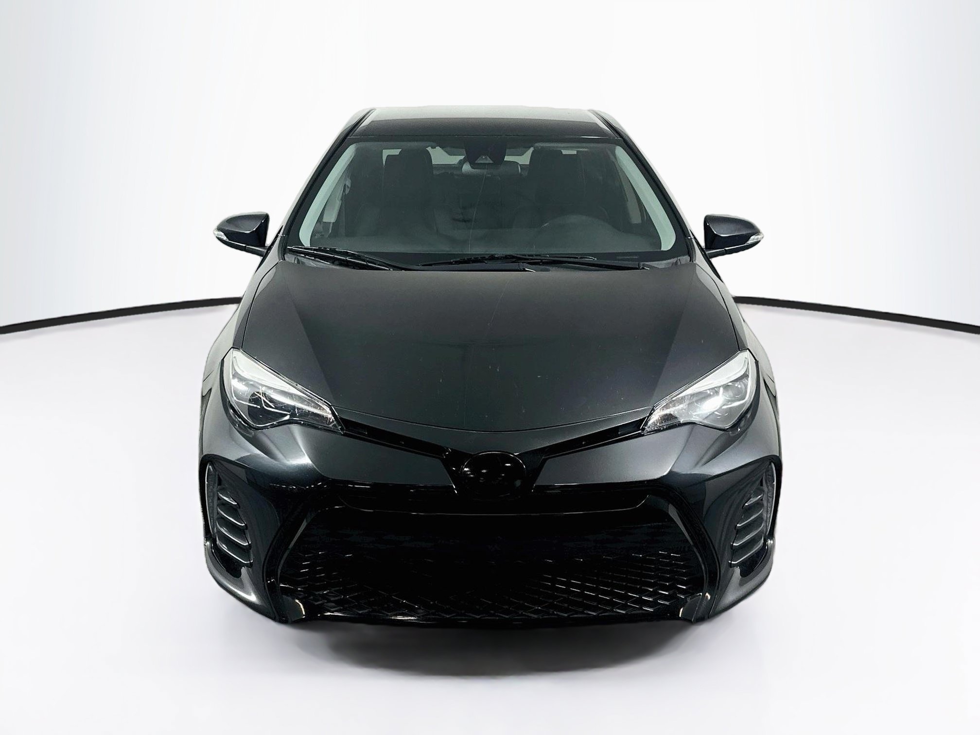 Used 2019 Toyota Corolla SE FWD image 2