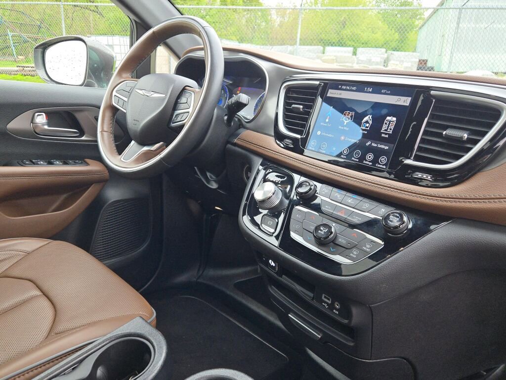 Used 2020 Chrysler Pacifica Limited w/ Advanced Safetytec Group FWD image 10