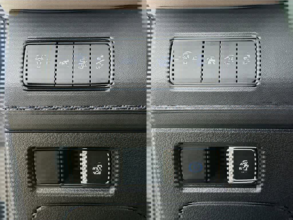 Used 2022 Hyundai Santa Fe Limited AWD/4WD image 26