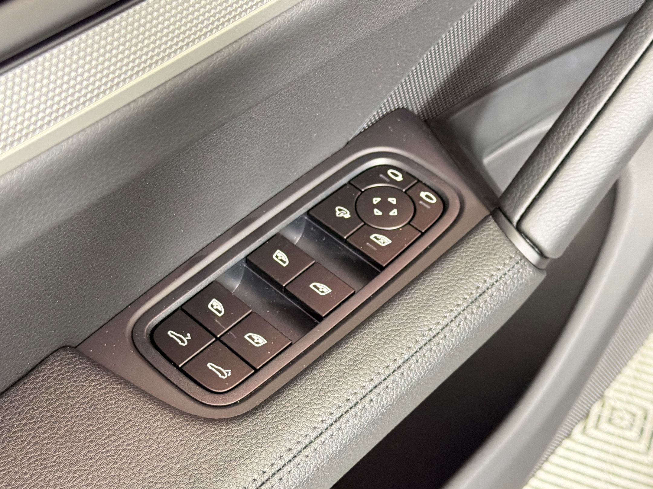 New 2026 Porsche Cayenne image 22