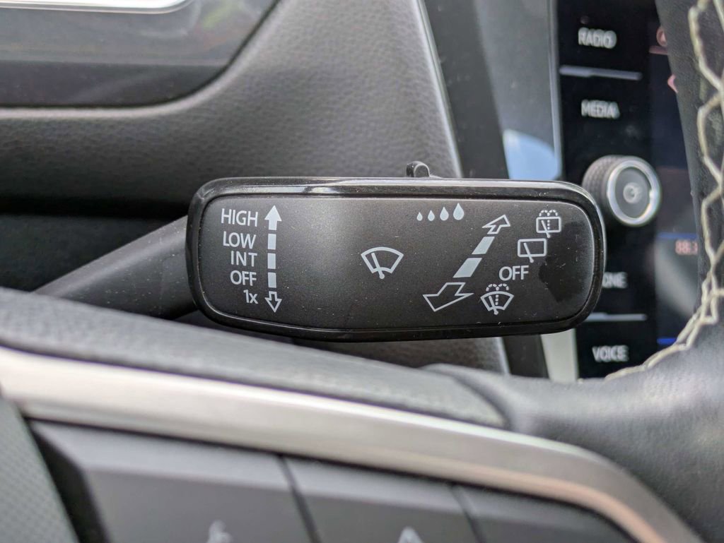 Used 2023 Volkswagen Tiguan SE R-Line image 37