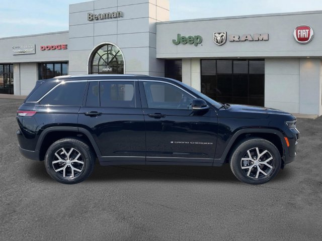 Used 2023 Jeep Grand Cherokee Limited AWD/4WD image 2