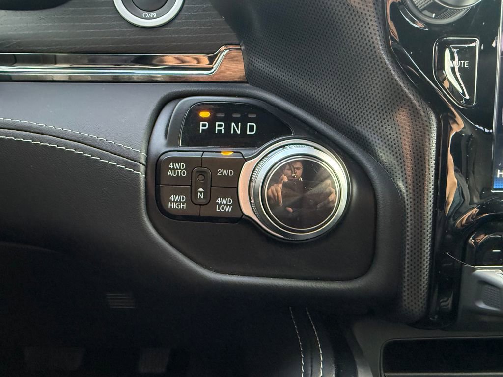 Used 2022 RAM 1500 Limited w/ Cold Weather Group AWD/4WD image 26
