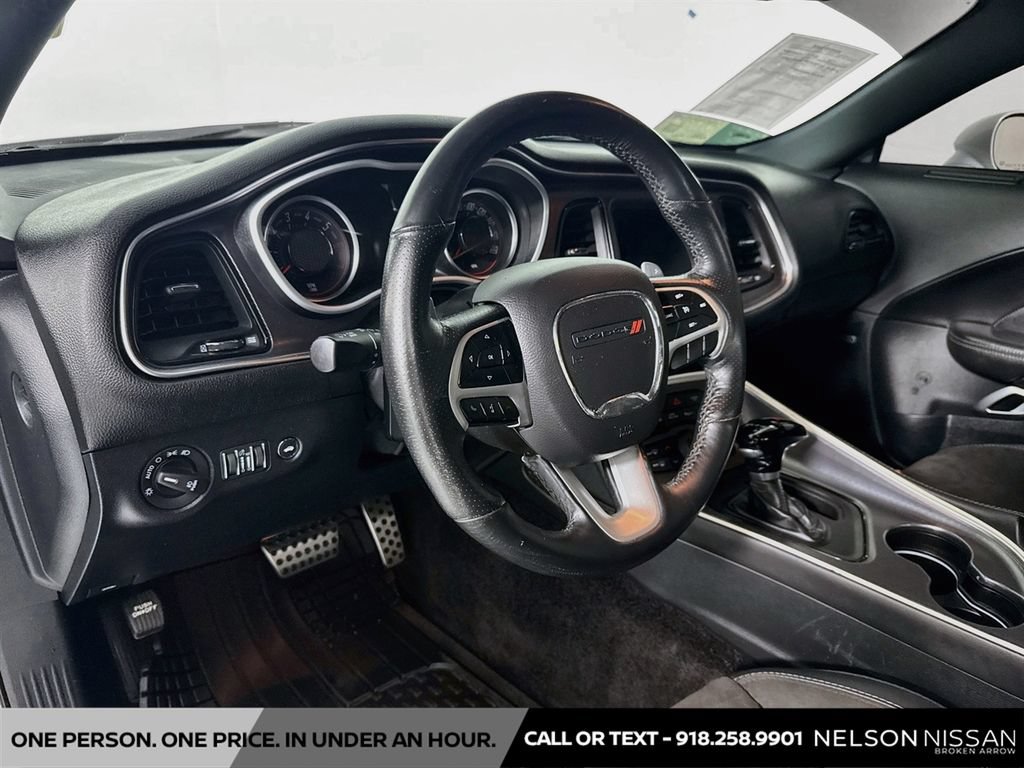 Used 2018 Dodge Challenger R/T Scat Pack w/ Leather Interior Group RWD image 9