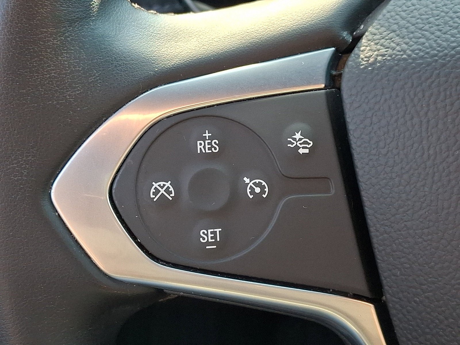 Used 2023 Chevrolet Traverse LT AWD/4WD image 23