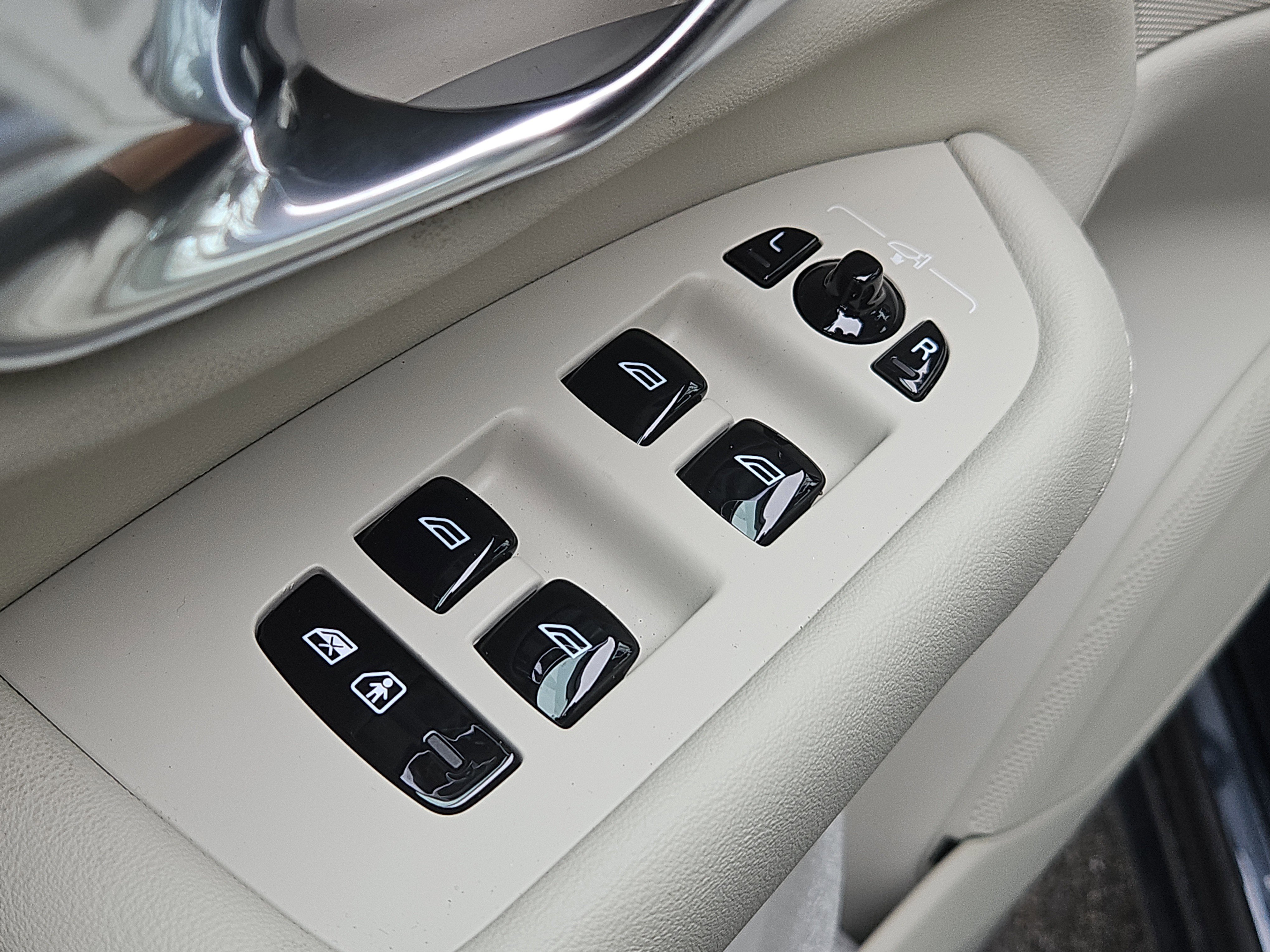 New 2026 Volvo XC90 B6 Ultra w/ Protection Package Premier image 17