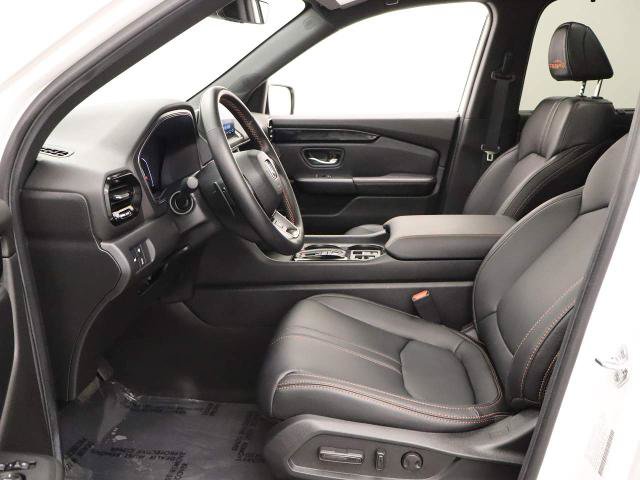 Used 2025 Honda Pilot TrailSport image 40