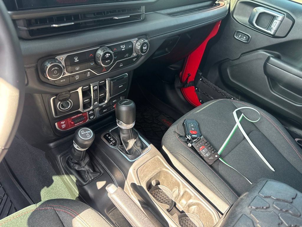 Used 2024 Jeep Gladiator Rubicon AWD/4WD image 12