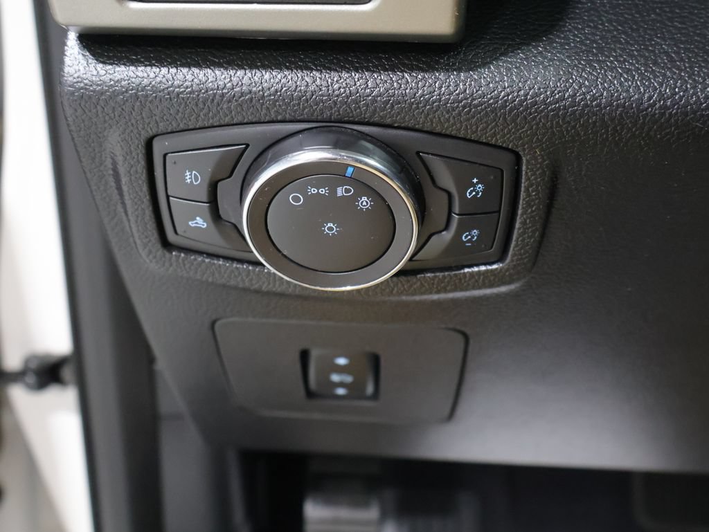 Used 2015 Ford F150 Lariat w/ Equipment Group 502A Luxury AWD/4WD image 31