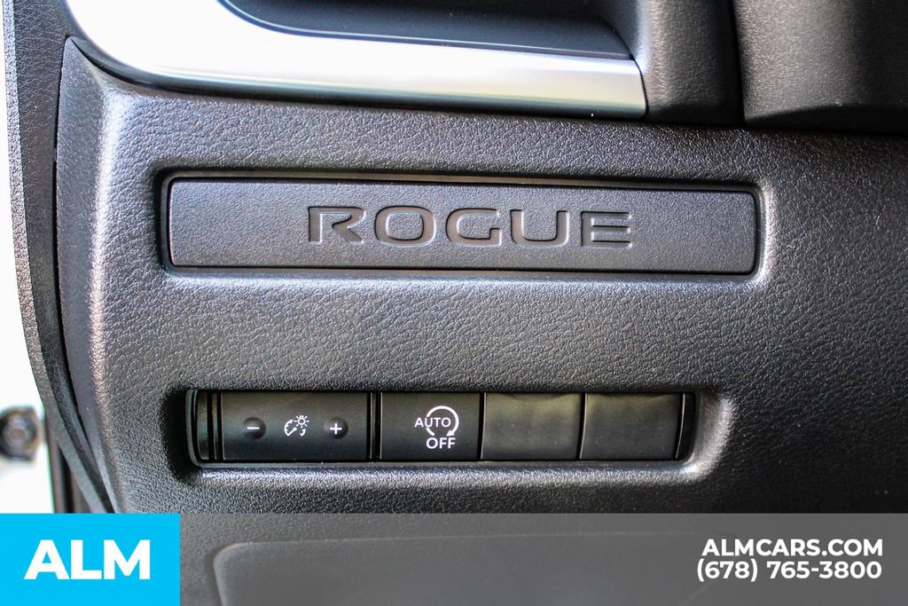Used 2024 Nissan Rogue S image 31