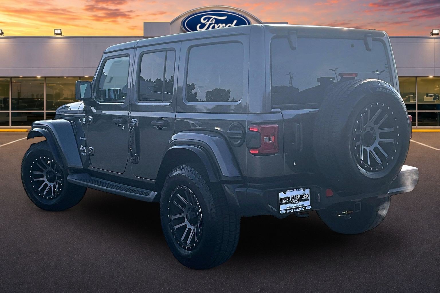 Used 2018 Jeep Wrangler Unlimited Sahara AWD/4WD image 2