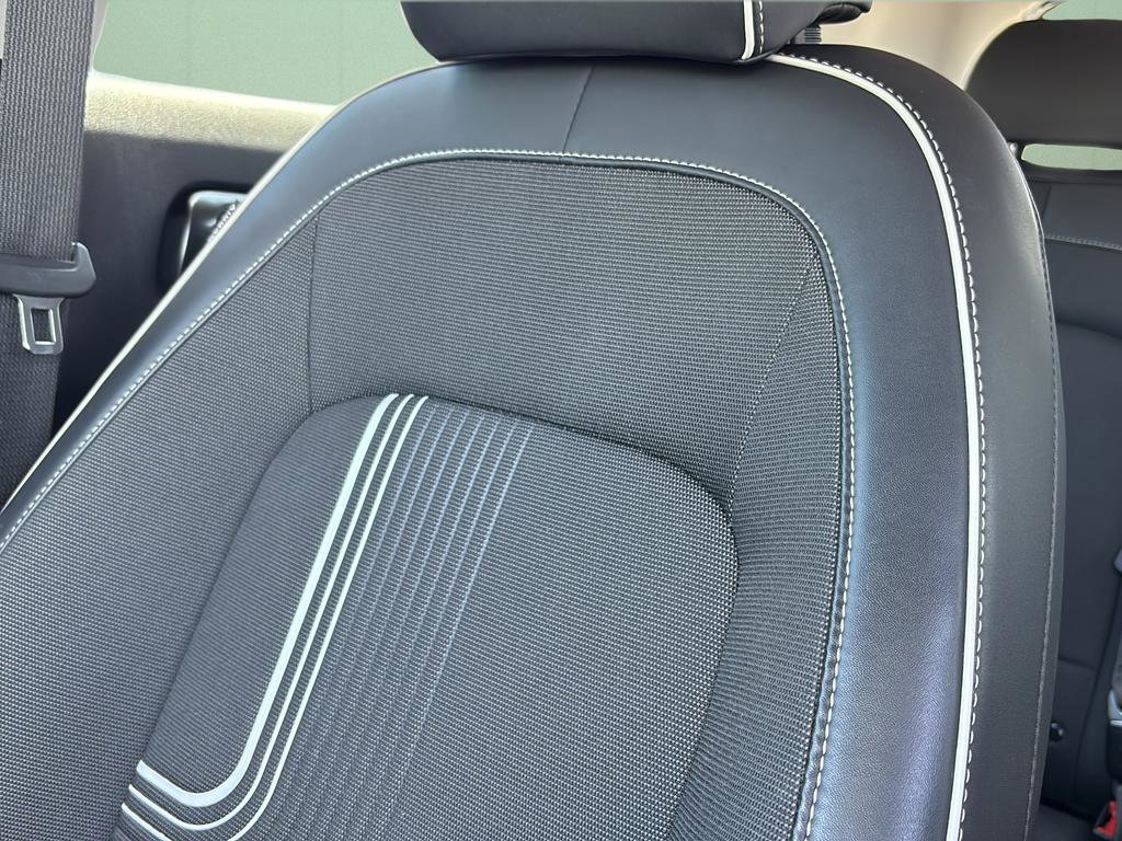 Certified 2023 Hyundai Venue Limited FWD image 45