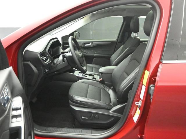 Used 2025 Ford Escape SE image 10