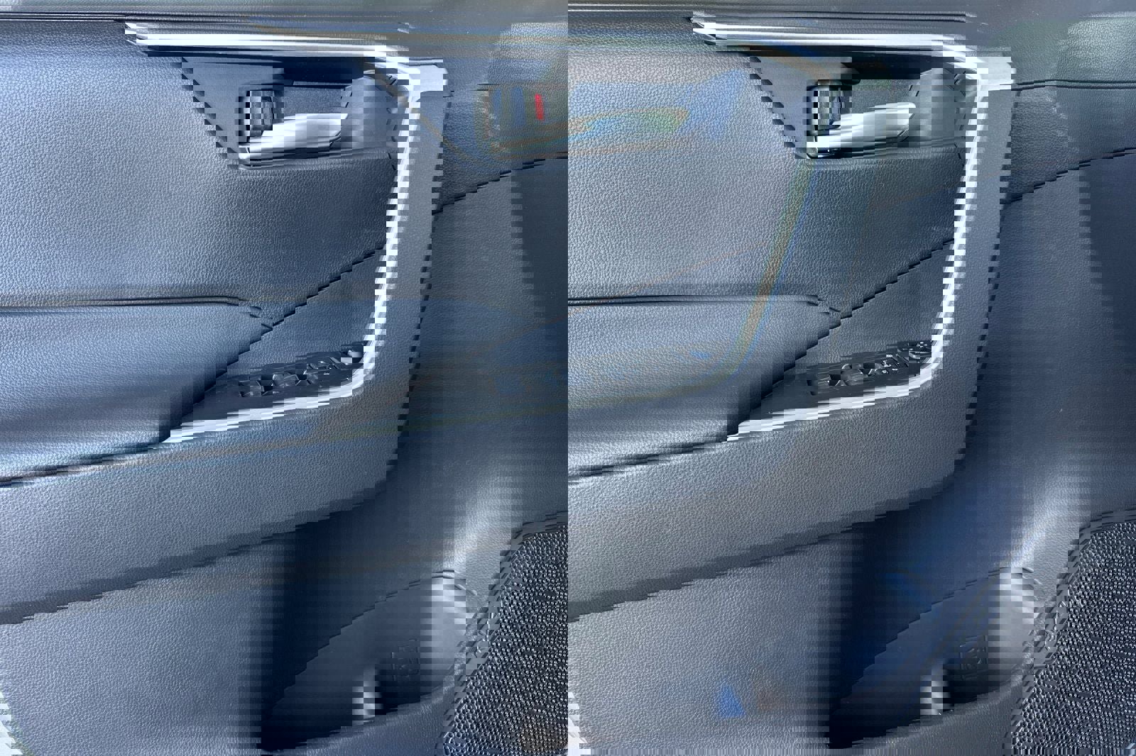 New 2025 Toyota RAV4 XLE image 12