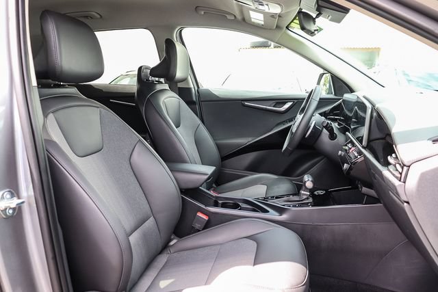Certified 2025 Kia Niro EX FWD image 17