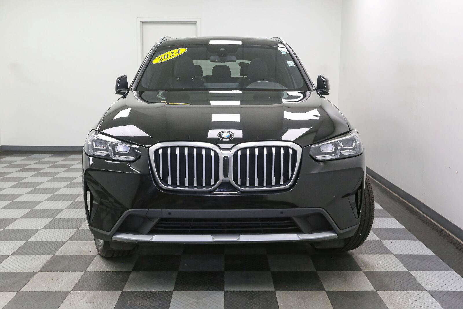 Used 2024 BMW X3 xDrive30i AWD/4WD image 3
