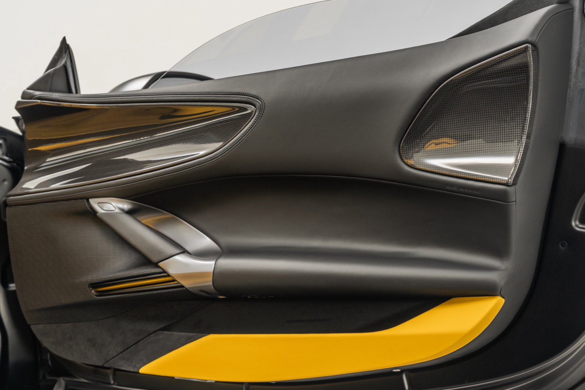 Used 2024 Ferrari SF90 Spider image 44