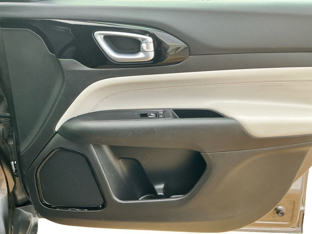 Used 2024 Jeep Compass Limited image 16