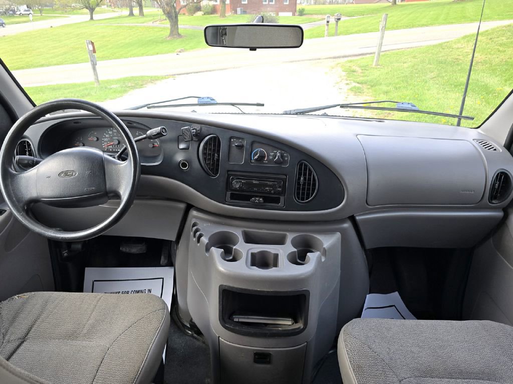 Used 2002 Ford E-150 and Econoline 150 RWD image 18
