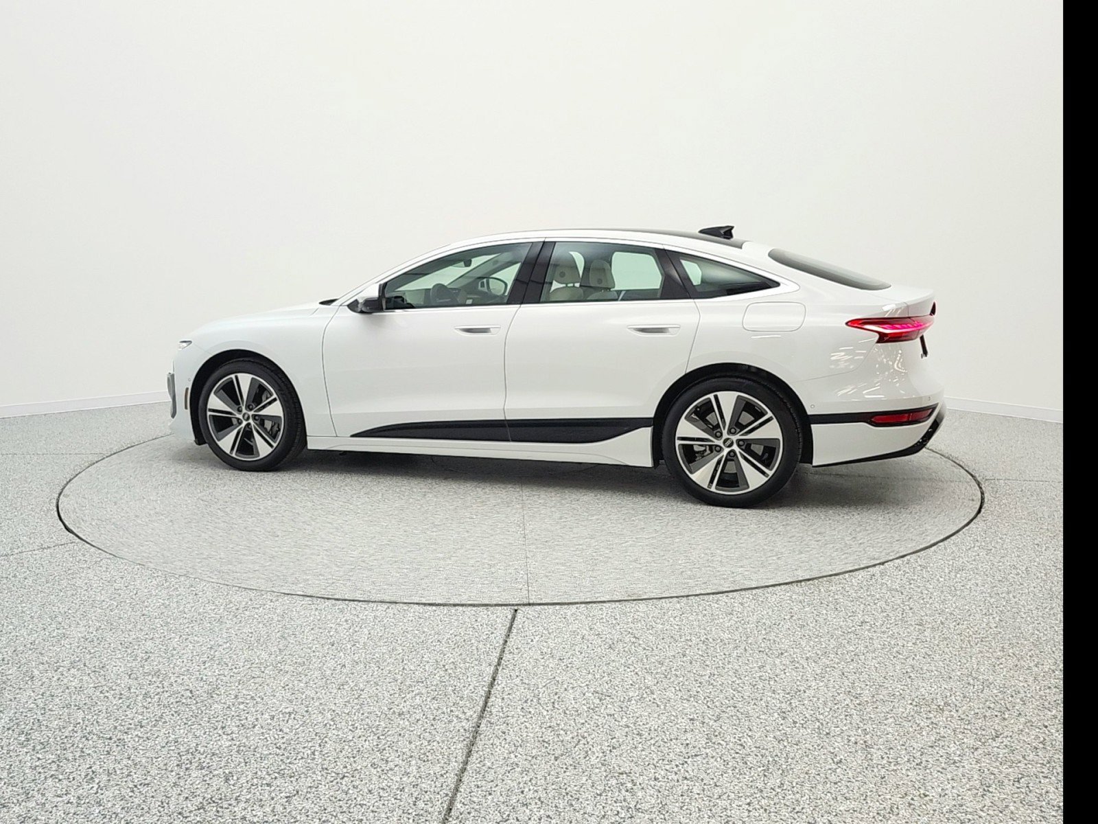 Used 2025 Audi A6 e-tron Premium Plus w/ Premium Plus image 8