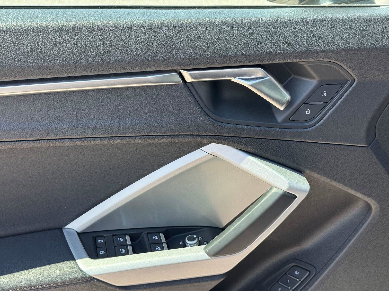 Used 2024 Audi Q3 2.0T Premium image 8