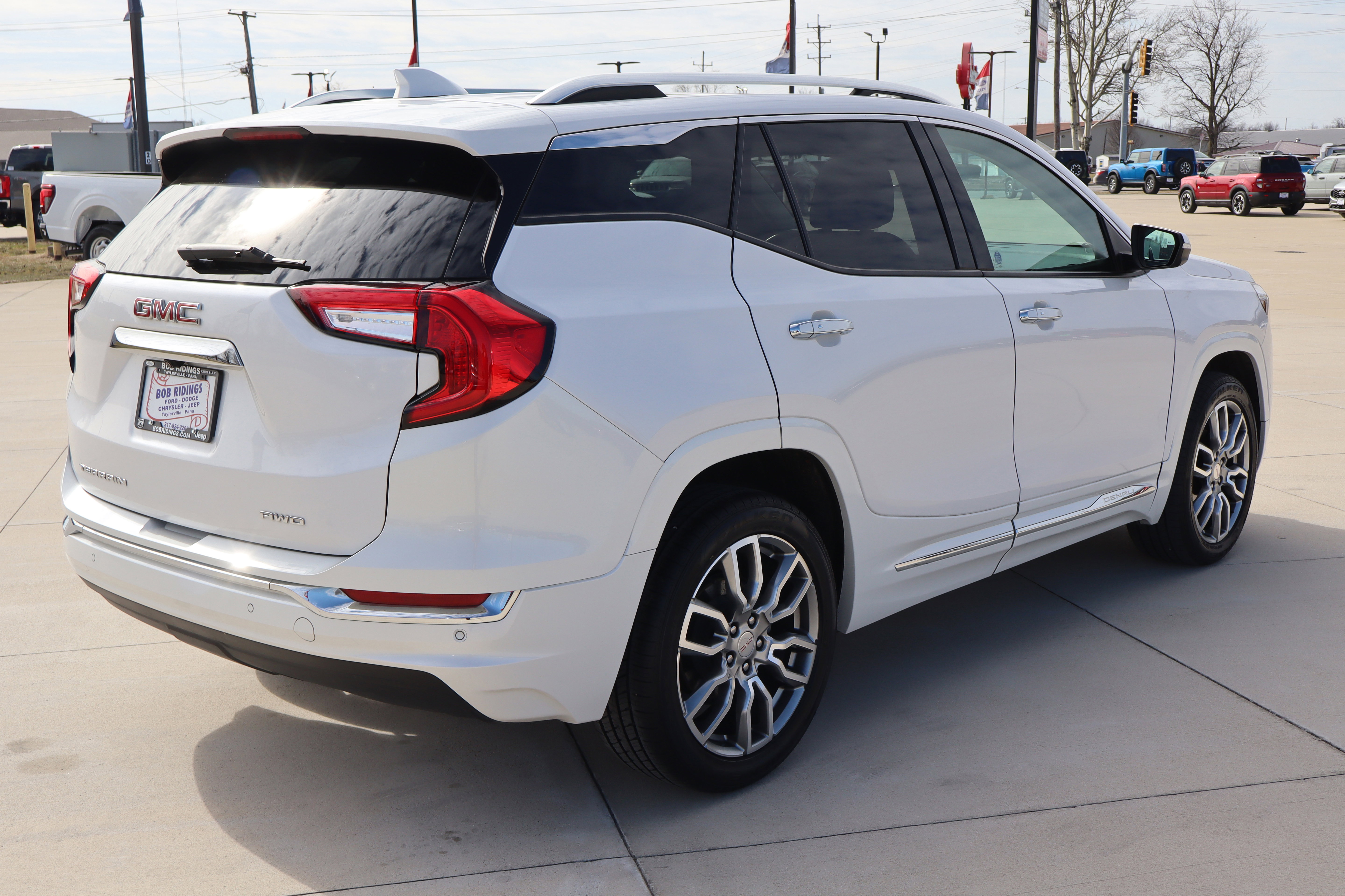 Used 2023 GMC Terrain Denali w/ Denali Premium Package image 6
