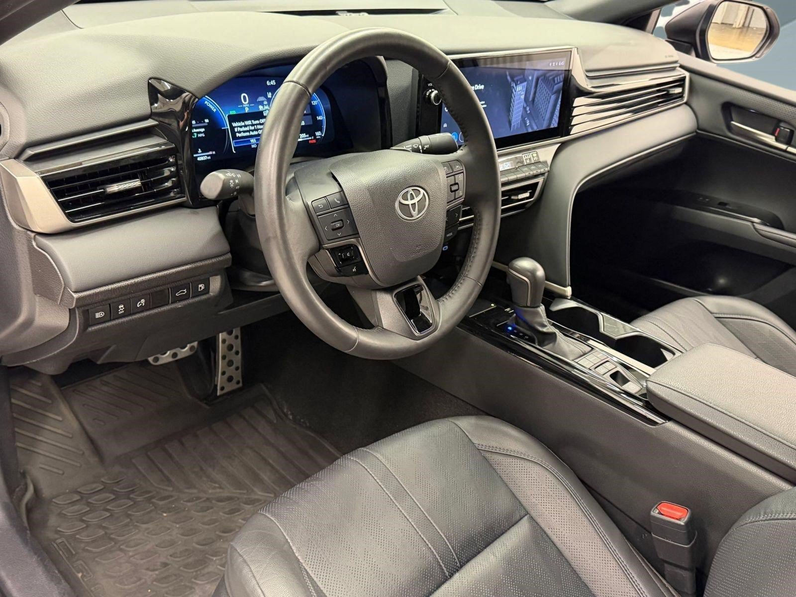 Used 2025 Toyota Camry XSE FWD image 3