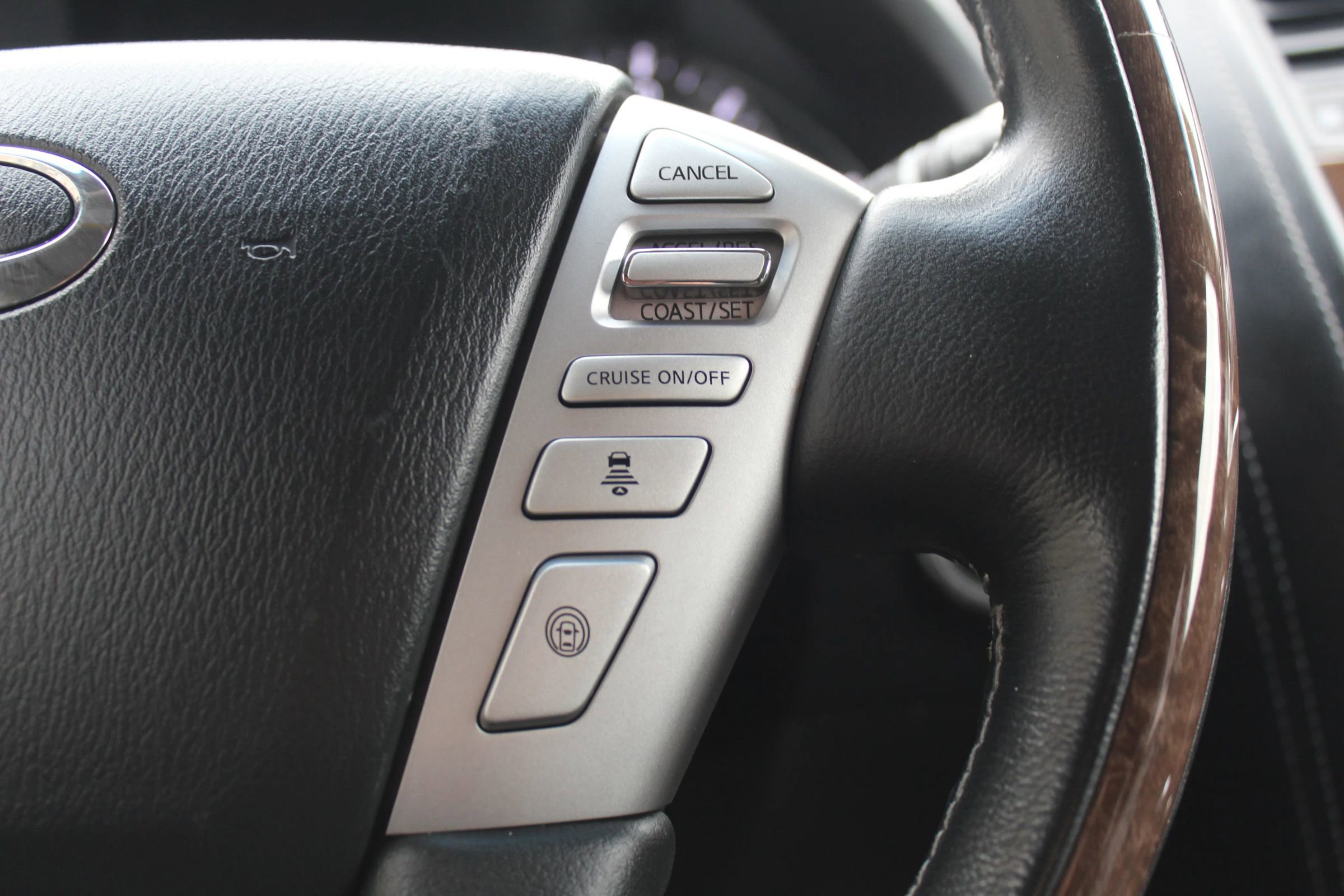 Used 2017 INFINITI QX80 4WD w/ Driver Assistance Package image 27