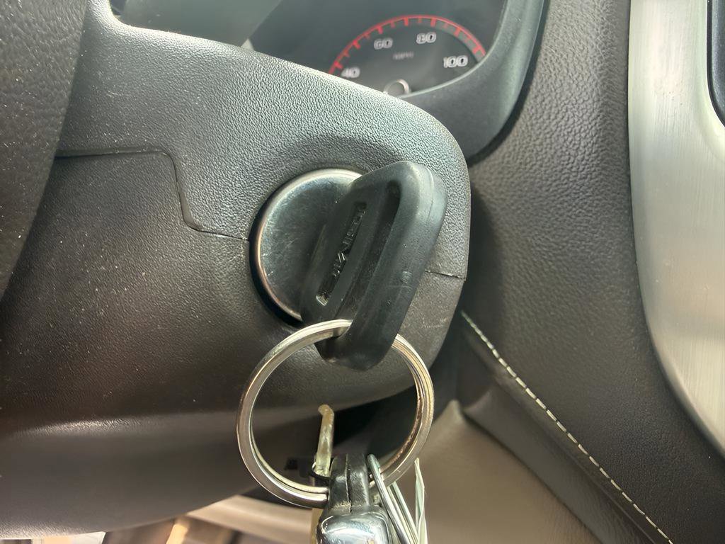 Used 2015 GMC Canyon SLT image 18