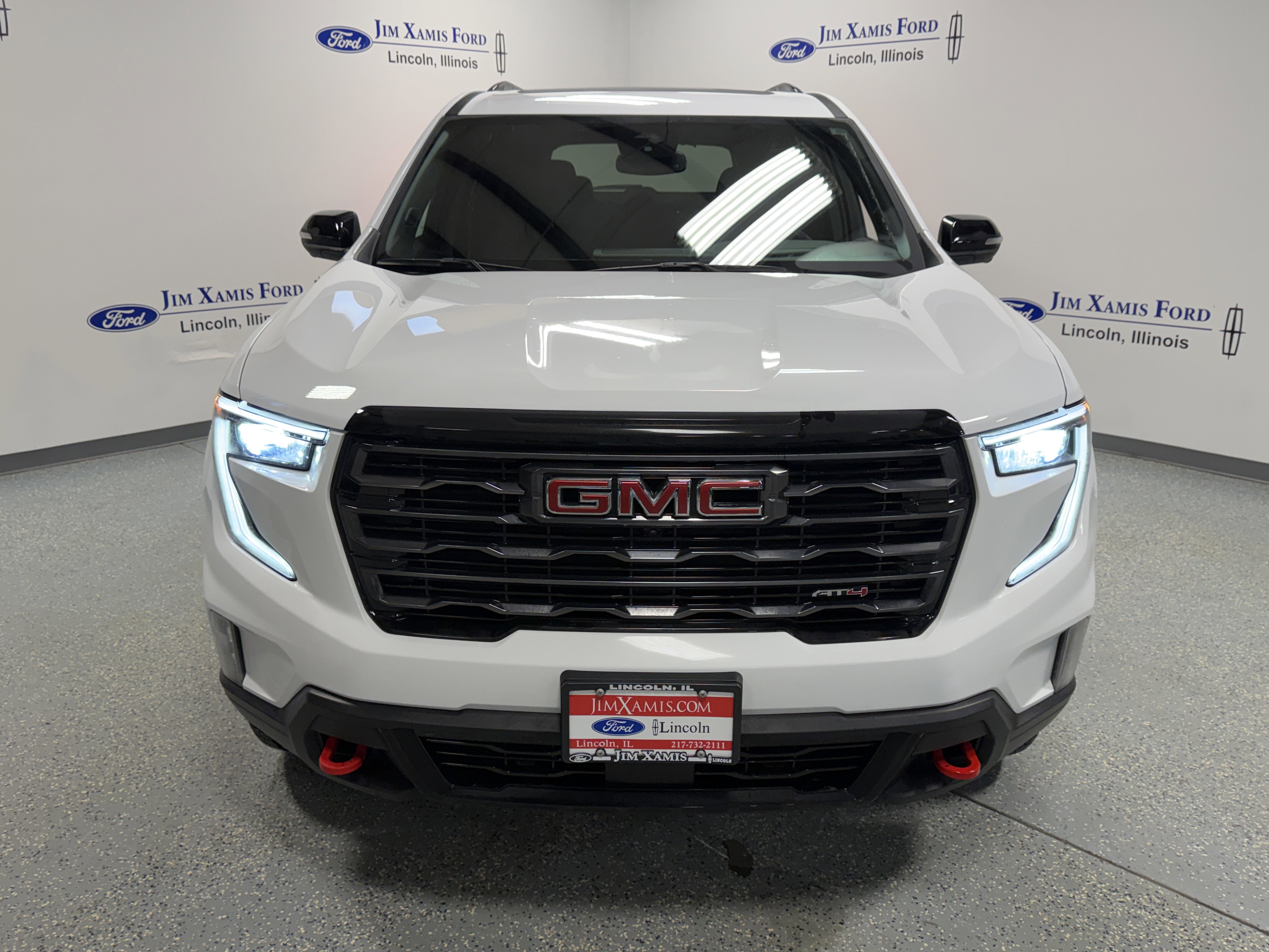Used 2025 GMC Acadia AT4 w/ Luxury Package image 2